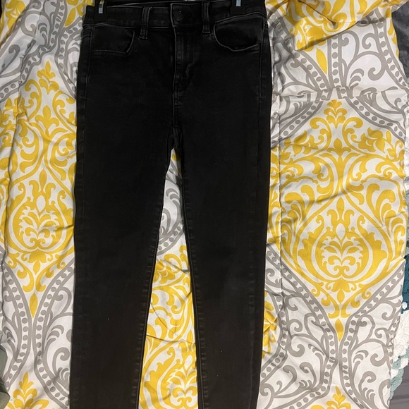American eagle high rise black jeans. Size: 6 - Picture 2 of 2